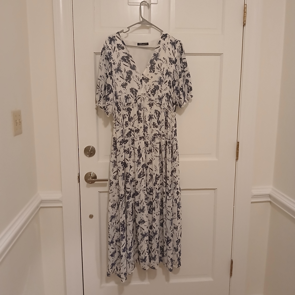 Simplee Navy and White Floral Maxi Dress